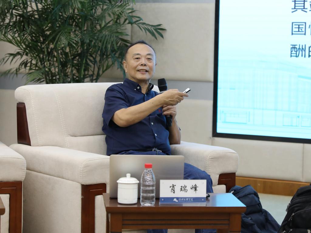 肖瑞峰作题为《宋韵文化视域中的陆游》的报告,他