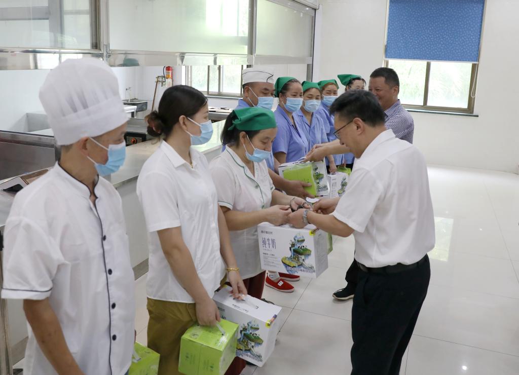 绍兴文理学院汪俊昌书记一行走访慰问暑期在岗教职工