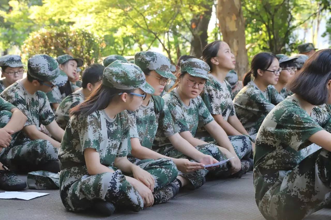 绍兴文理学院军训图片