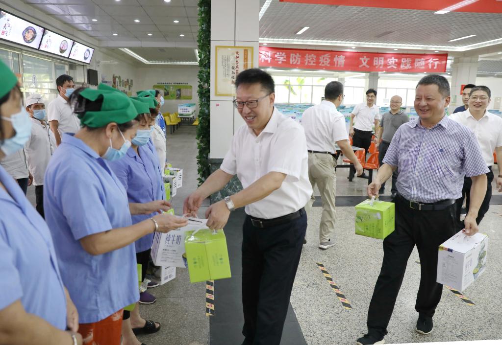 绍兴文理学院汪俊昌书记一行走访慰问暑期在岗教职工